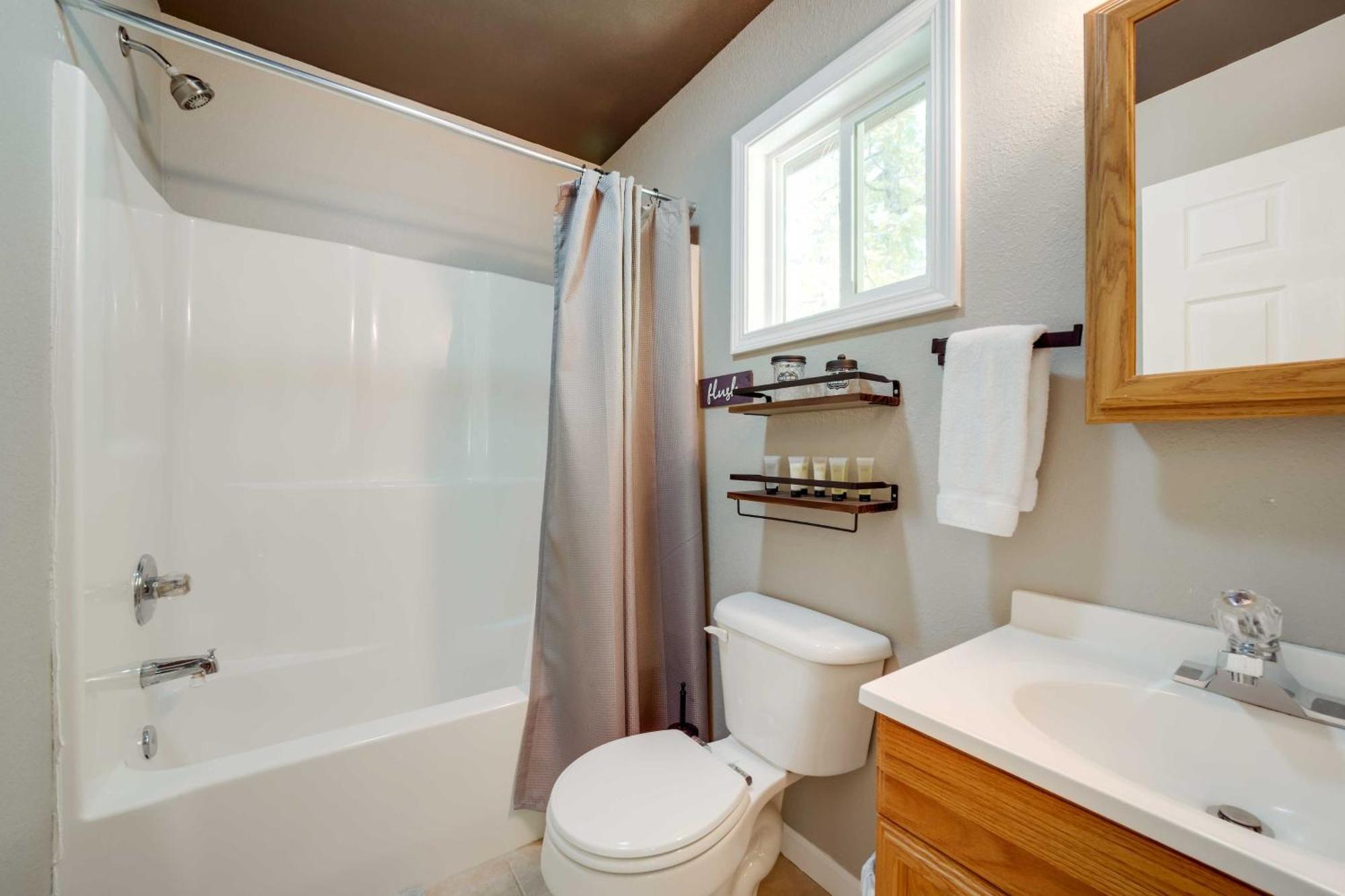 Cozy Whittier Cabin And Yard And Hot Tub, Pets Welcome Dış mekan fotoğraf